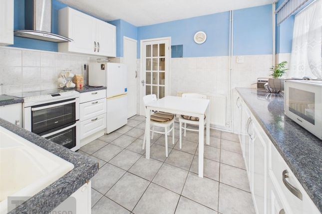 52, Perryfield Road, Crawley photo 4