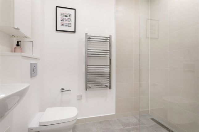 Flat for sale in Mountearl Gardens, London