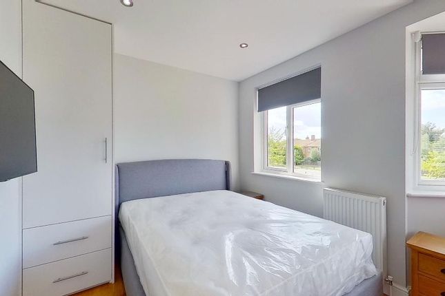 27, Bushey Road, Wimbledon Chase photo 3