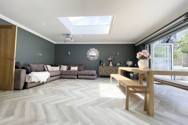 9, Chesswood Road, Worthing photo 3