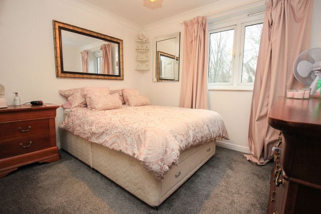 Flat for sale in Midanbury Court, 138 West End Road