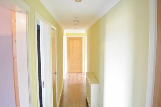 2 Bed Flat To Rent In Firbank Road Perth Ph1 Zoopla