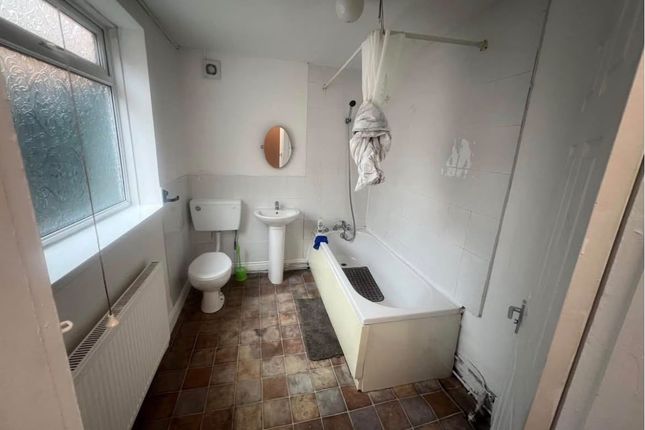 52, Moat Road, Walsall photo 5
