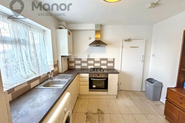 23 Waverley Road, Slough photo 2