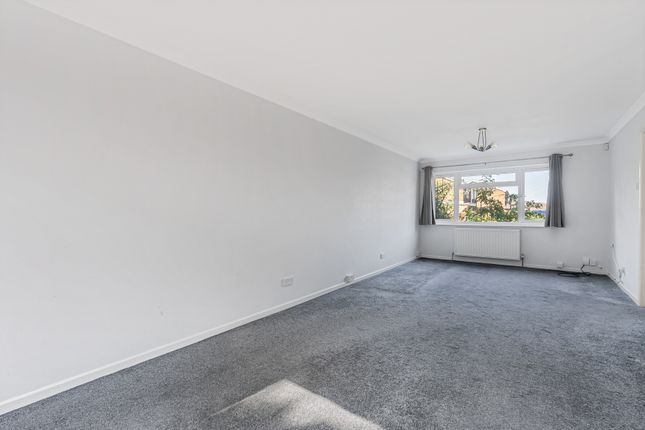 1, Grovelands, St Albans photo 2