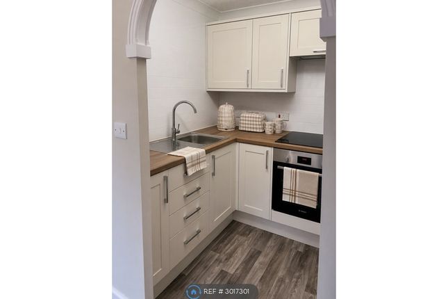 Over S Retirement Flat, Mckernan Court High St, Sandhurst photo 3