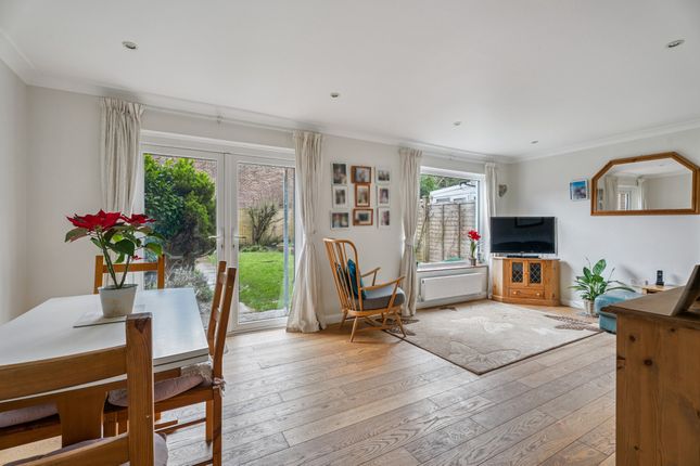 22 The Penningtons, Amersham photo 3