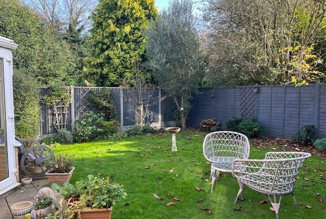 15, Seven Acres, New Ash Green photo 3