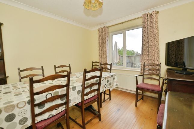 Broadhurst Drive, ASHFORD photo 4