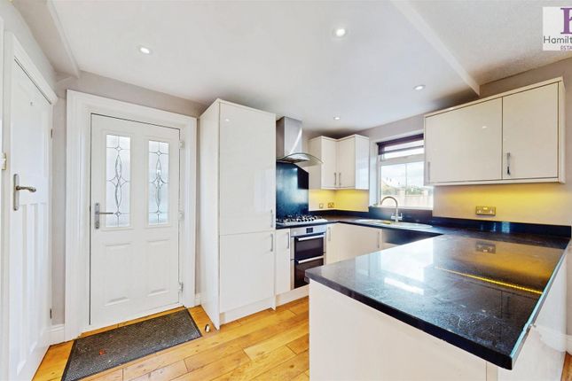 26, Newlands View, Halifax photo 4