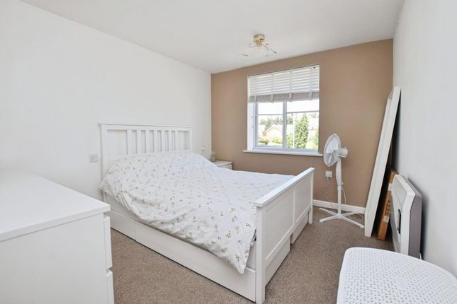 12, Bancroft Chase, Hornchurch photo 5