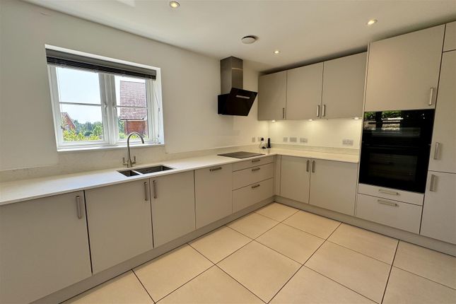 1 Comice Cottage, Wormley Lane, Wormley photo 4