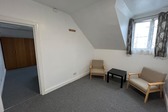 Flat 2nd Flr, 43a King Street, SOUTHALL photo 3