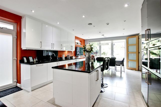 135, The Reddings, Mill Hill photo 4