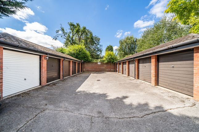 Flat for sale in Windsor House, St Andrews Road, Henley-On-Thames, Oxfordshire