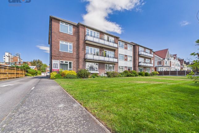 3 Winton Lodge, Imperial Avenue, Essex photo 4