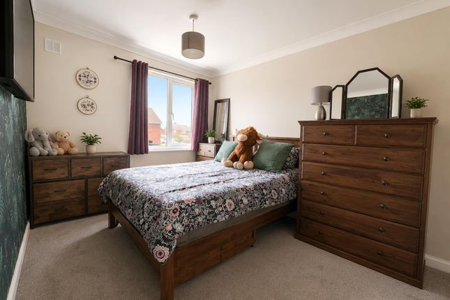 15, Esmonde Close, Lee-On-The-Solent photo 5