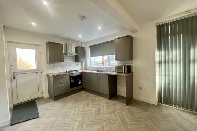 32, Wynford Avenue, Leeds photo 2