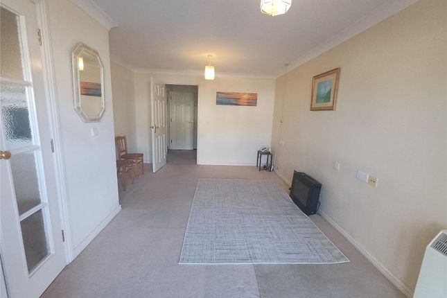 14, Stoneleigh Court, Porthcawl photo 4