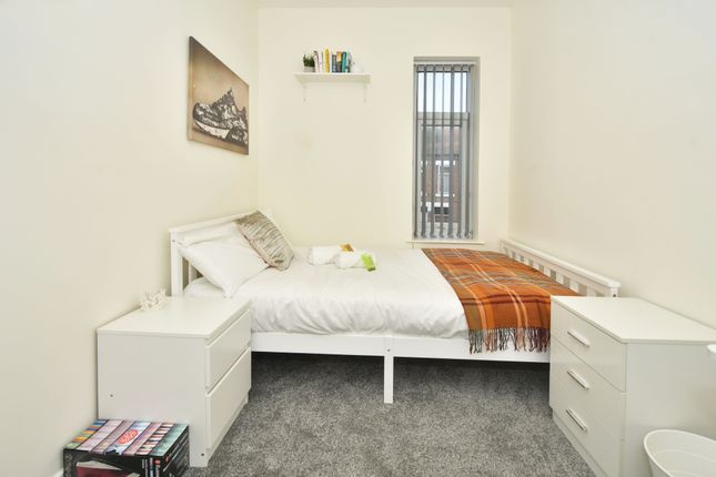 Shared accommodation to rent in 32 Hall O Shaw, Crewe