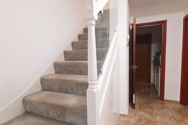 80, Carlton Avenue Feltham, Feltham photo 4