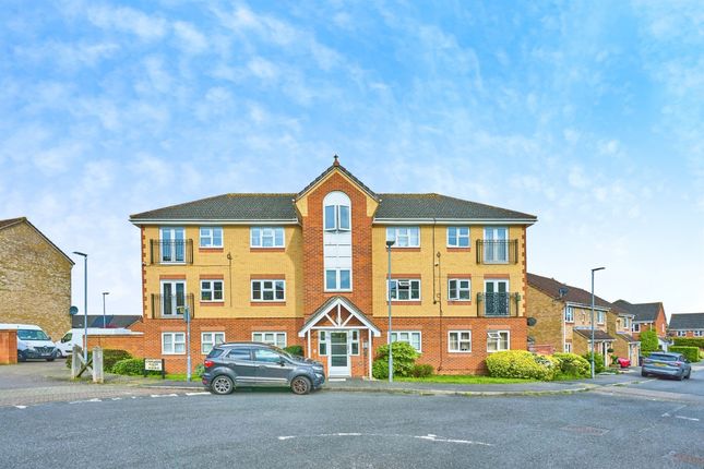 Thumbnail Flat for sale in Altham Gardens, Watford