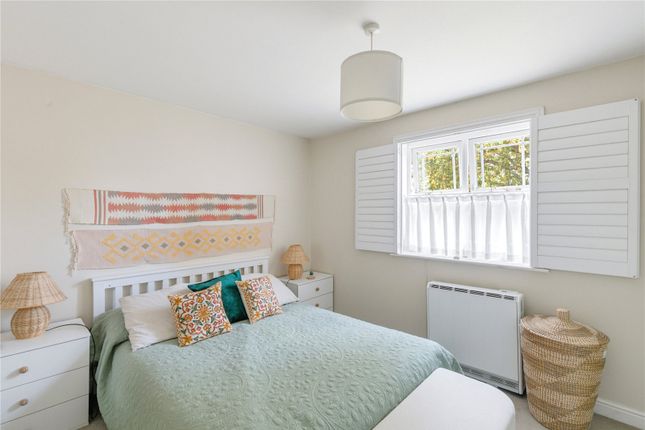 24, Nevinson Close, London photo 4