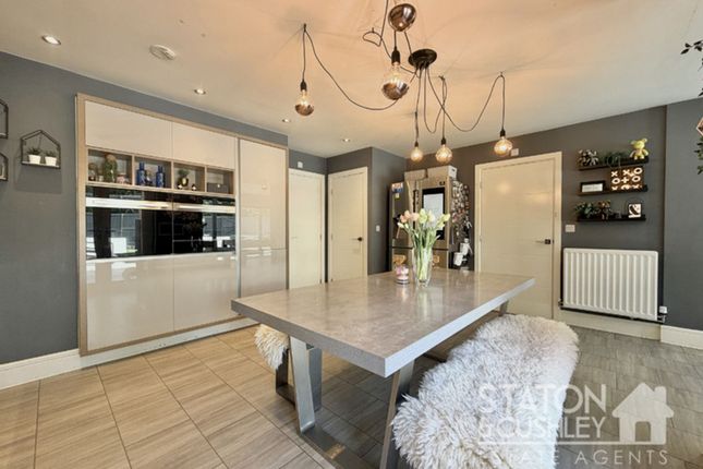 37 Kingfisher Way, Newark photo 4