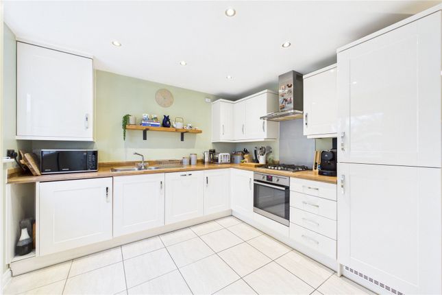 27, Blake Road, Thatcham photo 4