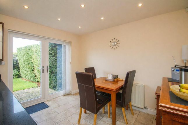 38, Highfield Crescent, Wakefield photo 4