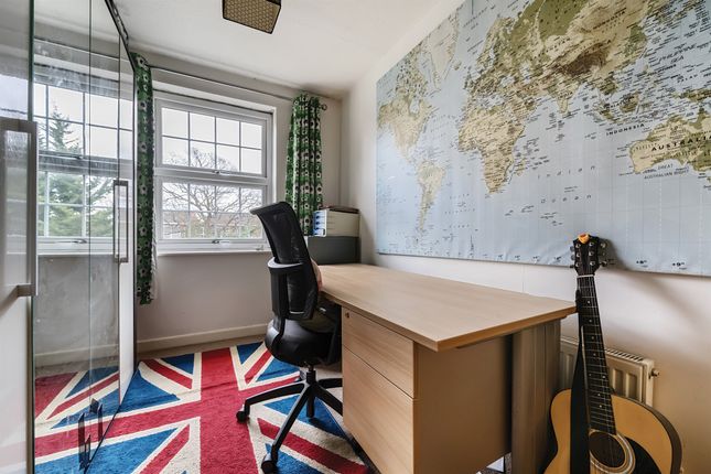 Town house for sale in Mount View, The Ridgeway, Enfield
