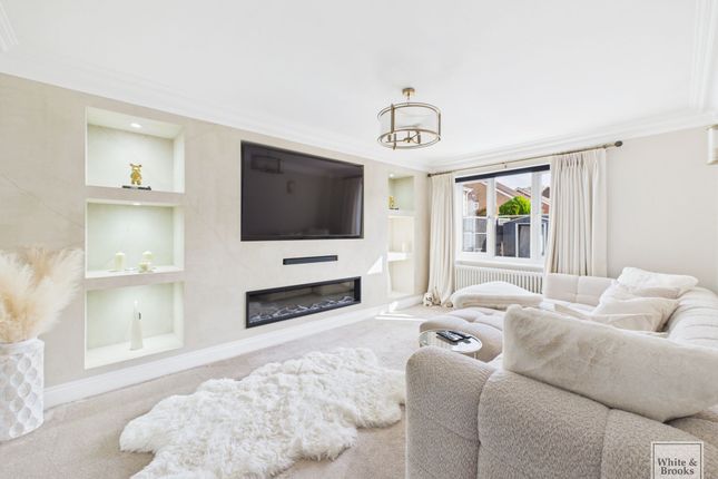 18 Fontwell Close, Arundel photo 2