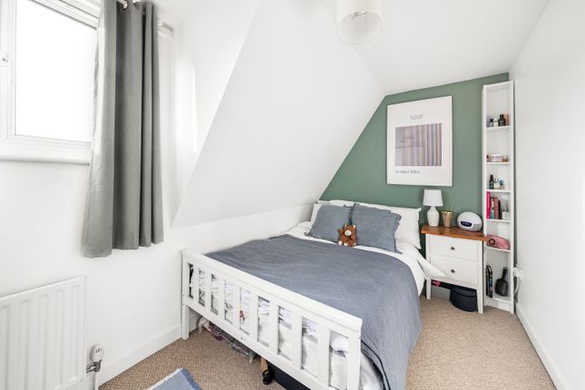 Flat for sale in Paxton Place, West Norwood