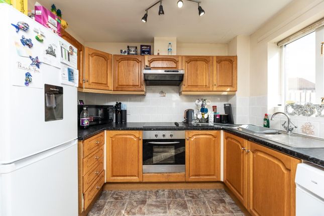 37, Holmsley Avenue, South Kirkby photo 4