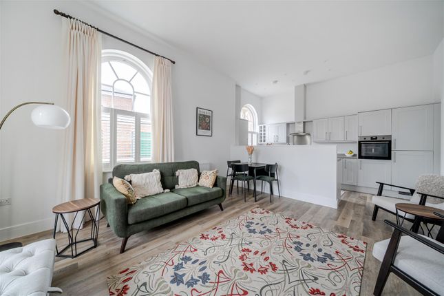 Flat 2 Market Hall, 2 Crown Square, Dorchester photo 4