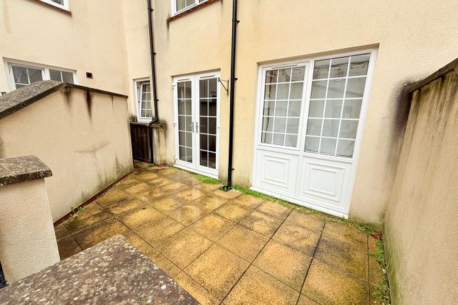 Flat 4 Western Gazette Building, 8 Sherborne Road, Yeovil photo 2