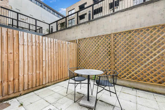 Duplex for sale in Goswell Road, London
