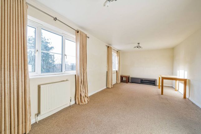 Flat for sale in Friars Close, Seven Kings, Ilford