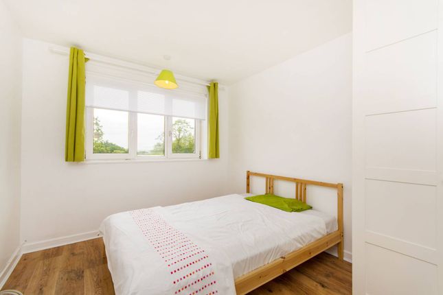 Flat to rent in Wood Vale, Honor Oak Park, London