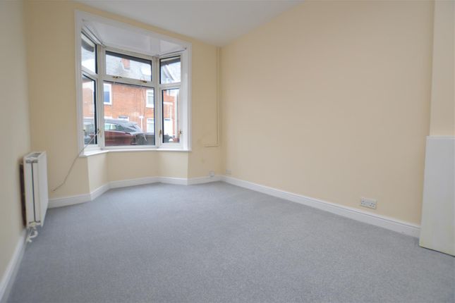16, Cardiff Road, Berkshire photo 2