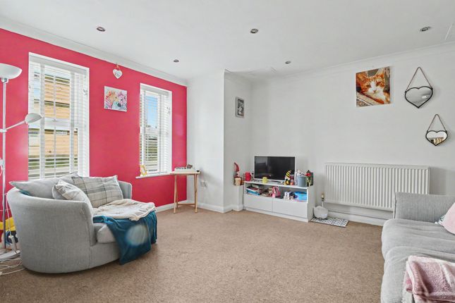 12 Hamilton Road, Eastleigh photo 4