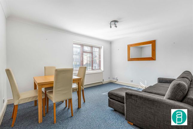 Flat for sale in Edge Hill, London