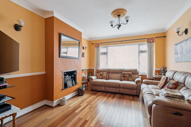 107 Granville Road, Uxbridge photo 4