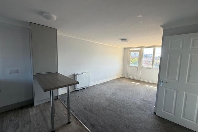 8, Chidham Drive, Havant photo 2