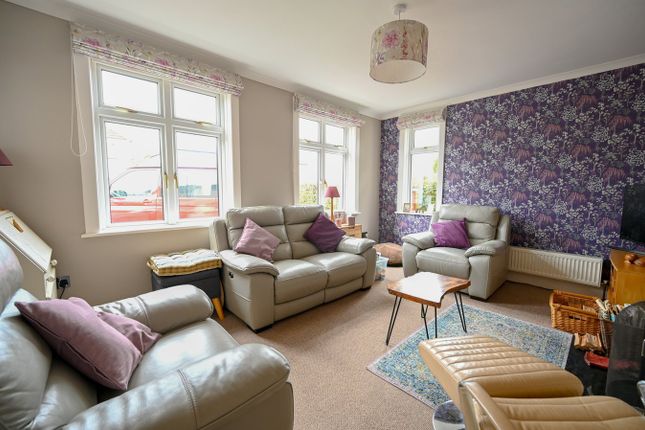 14, Clarendon Close, Broadstone photo 4