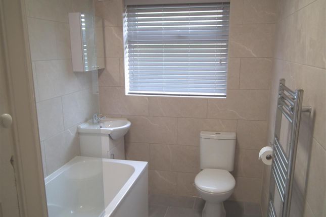 24, Bowling Green Avenue, Northants photo 5