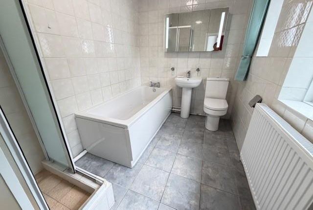 44, Heol Y Felin, Pontyberem, Llanelli photo 4