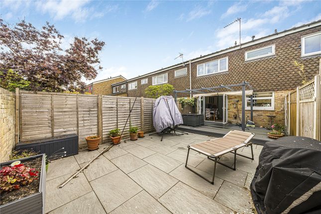 68, Buckingham Gardens, Surrey photo 4