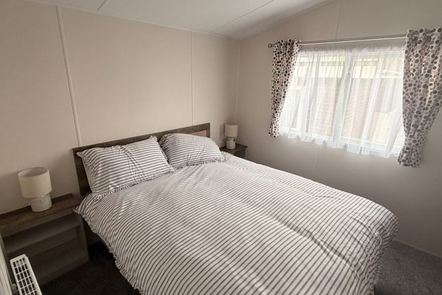 Manor Road, Caister-on-Sea photo 4