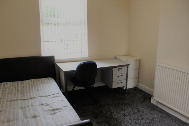 Terraced house to rent in Harlaxton Drive, Nottingham